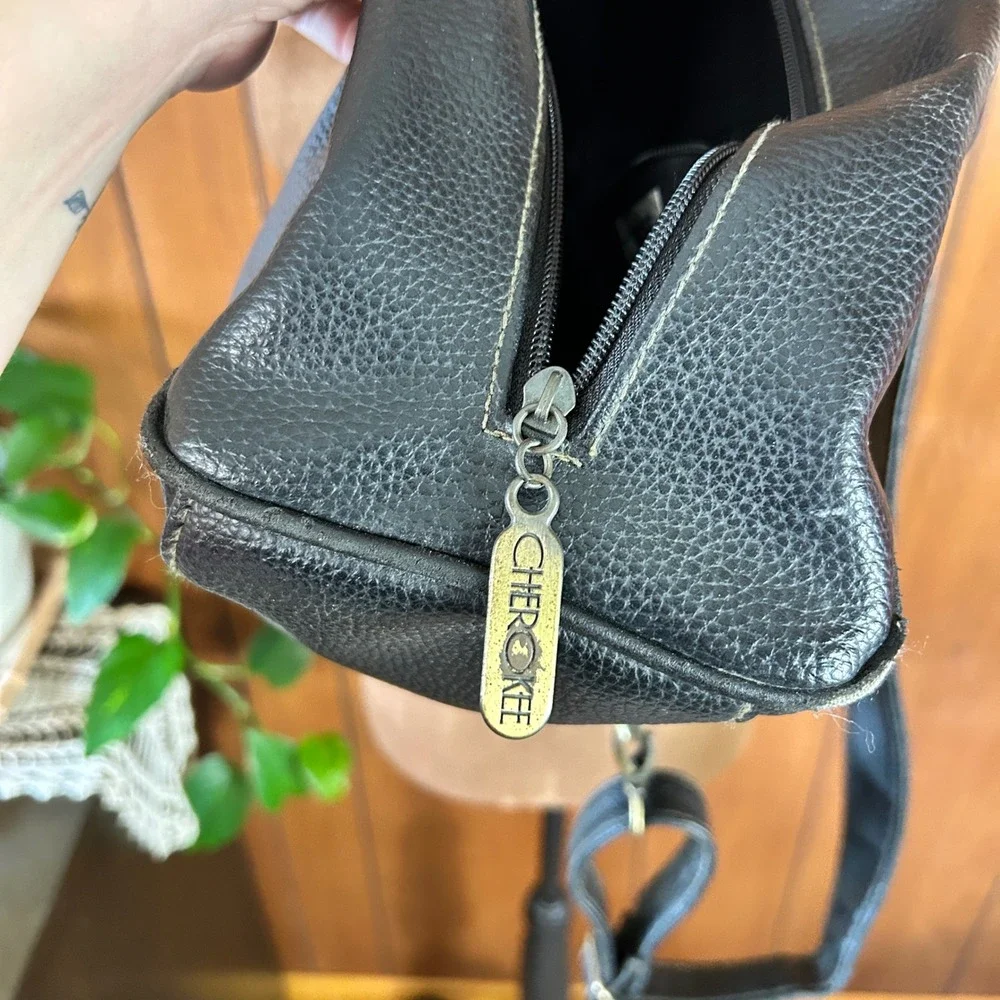 Vintage Cherokee Black Pebbled Faux Leather Sling‎ Backpack Crossbody Bag
